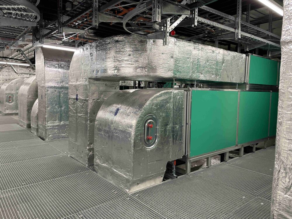 Einer der 65 Monoblöcke in einer der 14 Lüftungszentralen. (Foto: Peter Warthmann)